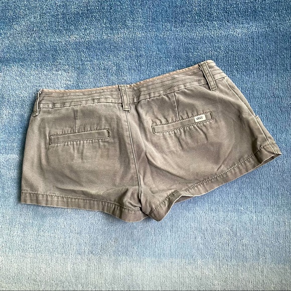 ⚠️LAST CHANCE Vans Grey Low Rise Short - Picture 2 of 3